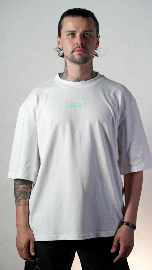 Greenlight Oversized Tee – „Life begins when the lights turn green“ weiss